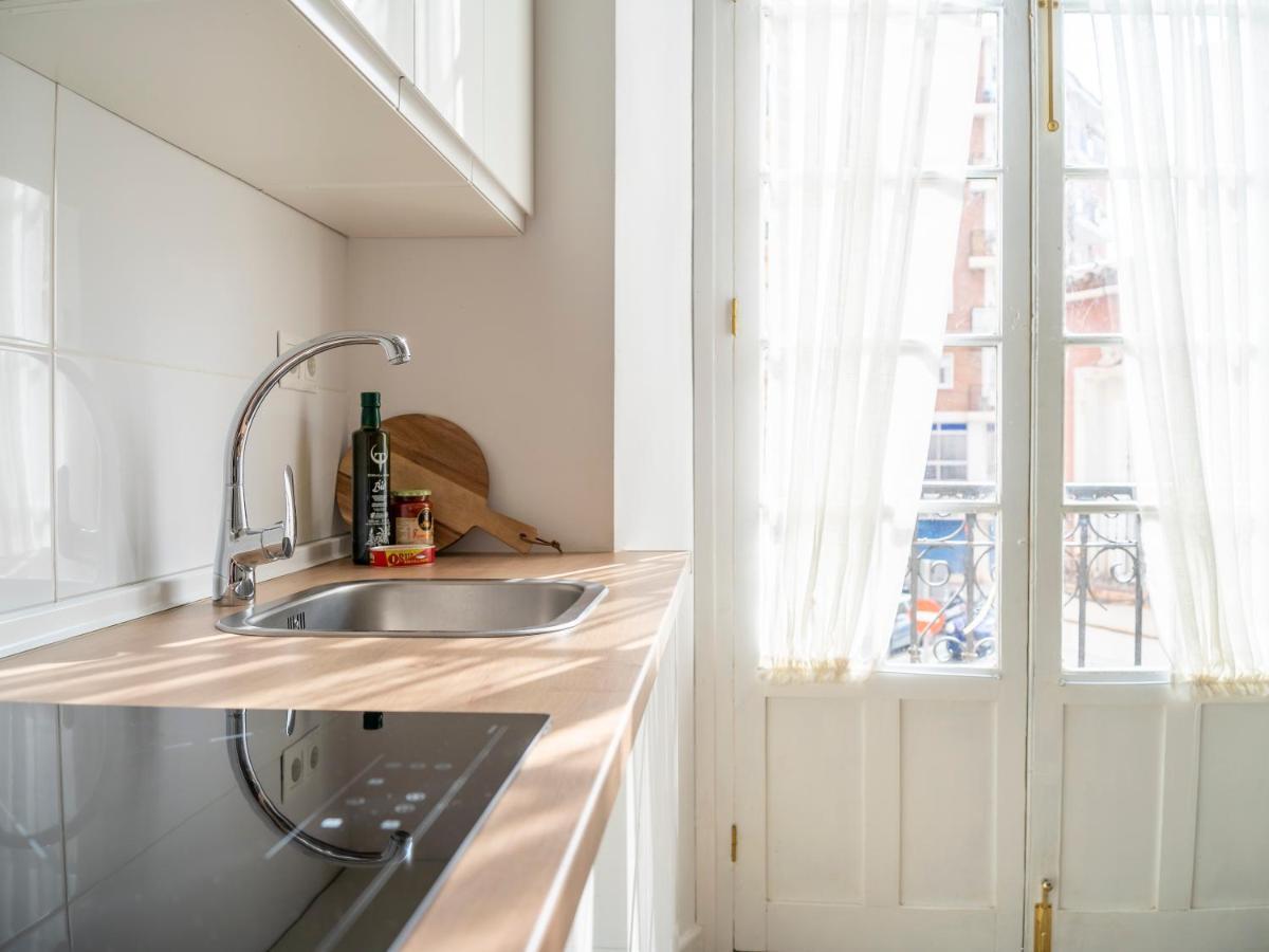 Sanders Lavender - Delightful Two-Bedroom Apartment Downtown Малага Экстерьер фото